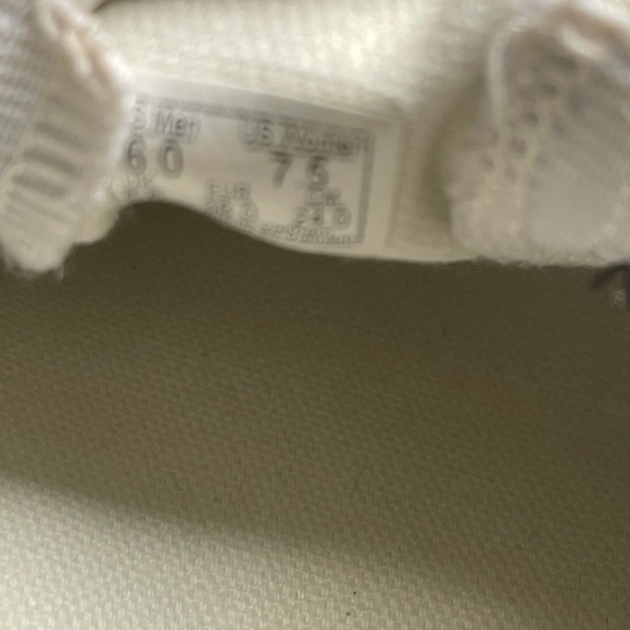 Vans - Picture 2 of 6